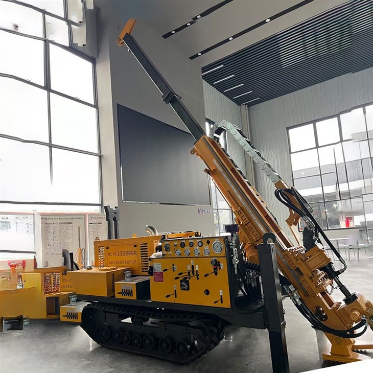 Rig drilio mwynglawdd